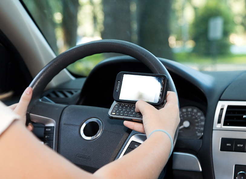 31% des conducteurs Franais dclarent lire des SMS au volant 