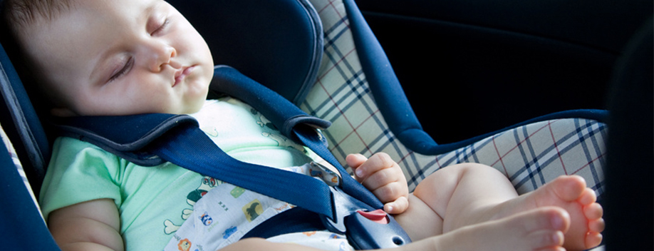 Bébé est malade en voiture : astuces pour lutter contre le mal des