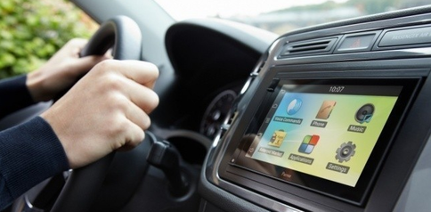 Voitures smartphones parrot-logiciel-voiture