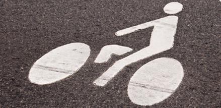 Les sas vélos permettent d'améliorer la sécurité des cyclistes lors du redémarrage.